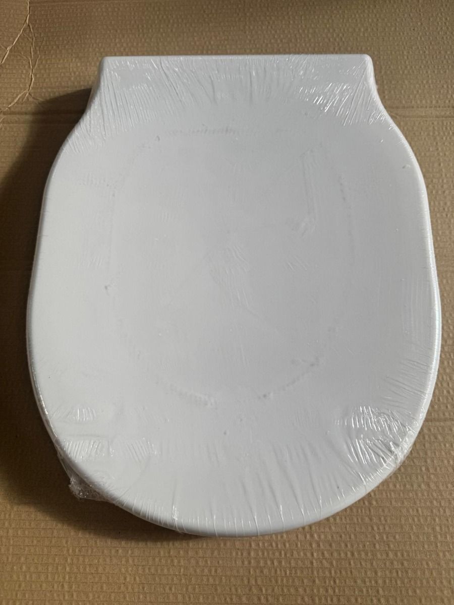 Aqualona toilet seat and Cover with fittings Standard Close 19528WW