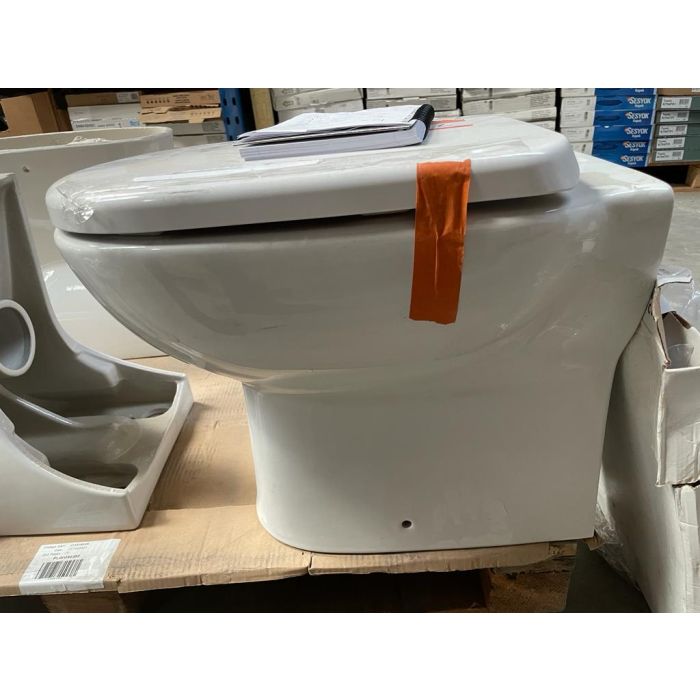 Ideal Standard i.life A rimless back to wall toilet with slow close seat E298401