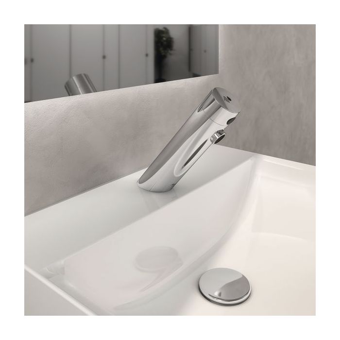 The Armitage Shanks A7547AA Sensorflow E Deck Mounted Tap is a contemporary and efficient fixture designed for modern washrooms. It features advanced sensor technology, providing a touch-free experience that enhances hygiene and reduces water wastage.