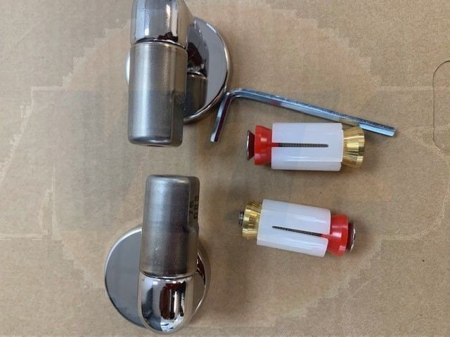 G5381200 8426057071732
FULL SEAT HINGE ASSEMBLY
CUSHIONED
SEATING