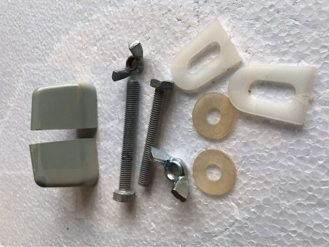 PLASTIC TOILET SEAT HINGE PACK WITH DISCOLOURED WASHERS